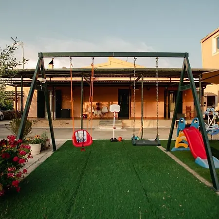 Al Mare Family Mólos